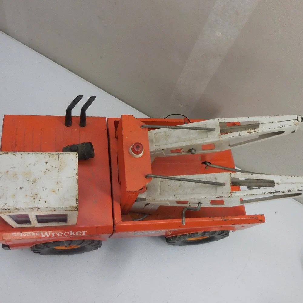Vintage Mighty Tonka Wrecker Tow Truck Pressed Steel AAA 24 Hr Service Orange